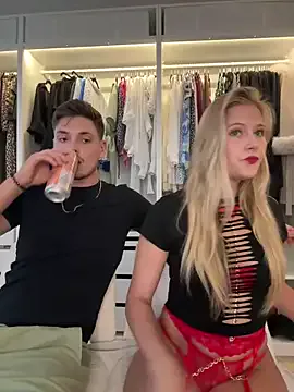 R-bonbon – webcam model profile photo Image 11