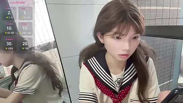 emy_bonita1 – webcam model profile photo Image 11