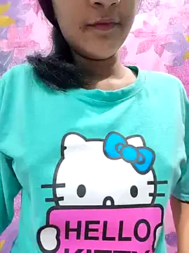 Yui-Ch – webcam model profile photo Image 5