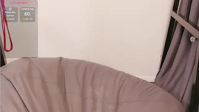 Yui-Ch – webcam model profile photo Image 17