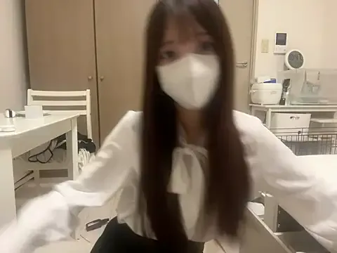 emyii – webcam model profile photo Image 3