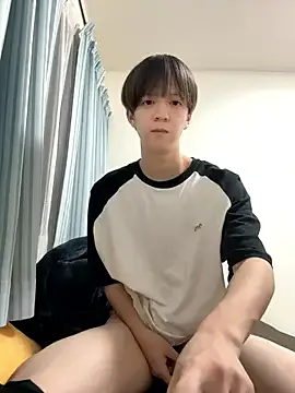 R-bonbon – webcam model profile photo Image 12